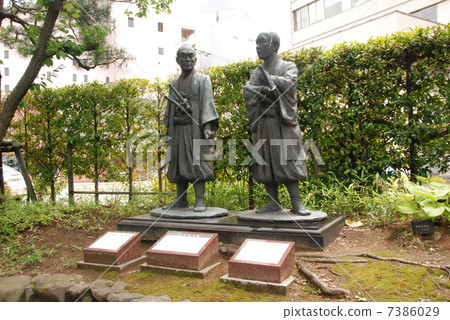 Statue of Yokoi Kosuge (right) and Hachiro Mioka (later Yuri justice) (left) (departure statue, Fukui Jouchibori Park / Fukui City, Fukui City) Statue of Yokoi Kosuge (right) and Hachiro Mioka (later Yuri justice) (left) (departure statue, Fukui Jouchibori Park / Fukui City, Fukui City) 7386029