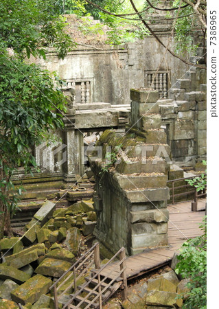 Ben Melia ruins 7386965