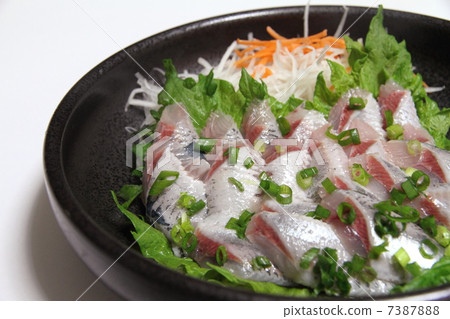 Sardine making 7387888