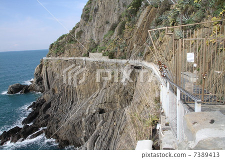 Riomaggiore's love path 7389413