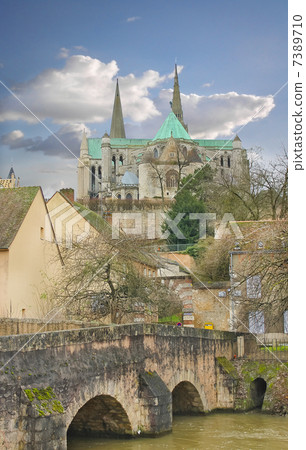 Old bridge in the French city of Chartres. 7389710