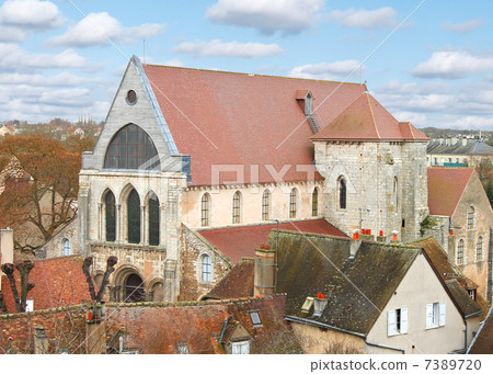 General view of the French city of Chartres 7389720