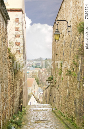Narrow stone alley in Chartres. France 7389724