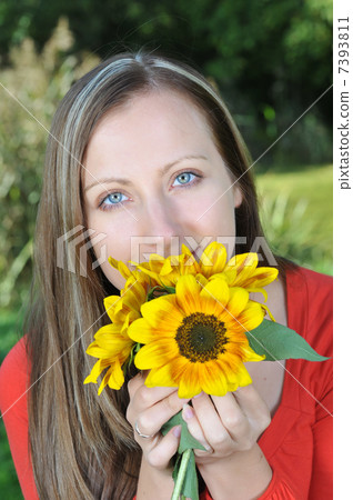 young woman outdoor young woman outdoor 7393811