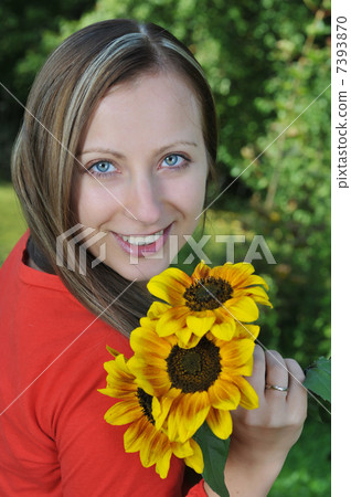 young woman outdoor 7393870