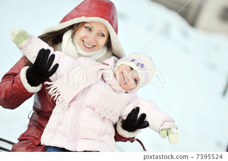 mother with daughter 7395524