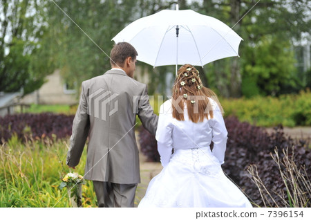 groom and bride walking groom and bride walking 7396154