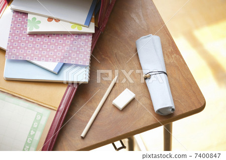 Suspended flower cell and cherry blossom placed on the desk 7400847