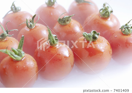 Petit tomatoes  7401409