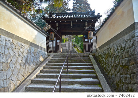Stone steps towards Anzaiji · Front gate (Kyoto city Higashiyama ku Yasaka Toriie east entrance Maruyama town) 7402452