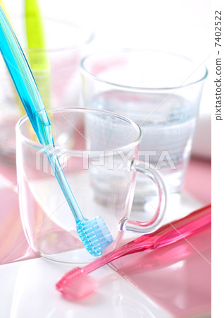 五顏六色的牙刷 7402522