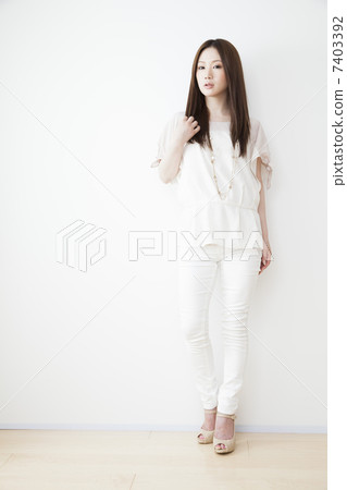 長頭髮的女人 長頭髮的女人 7403392