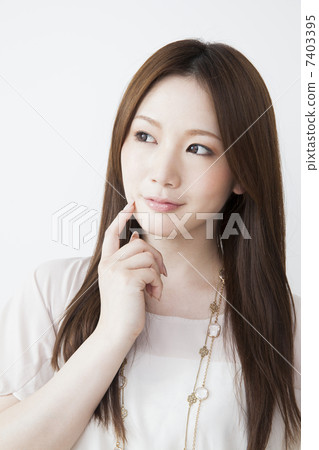 Long hair woman 7403395