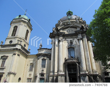 Walking in the streets of Ukraine (Dominico Cathedral in Lviv) 7404788