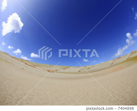 Sand dune and blue sky 7404898