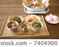 第一餐的用餐 7404900