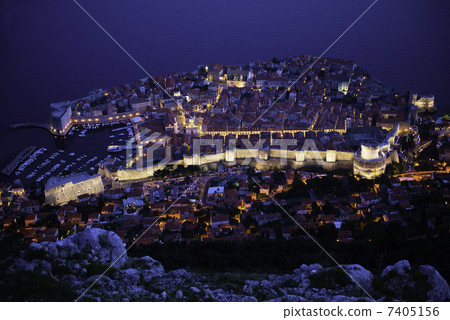 Dubrovnik night view 7405156