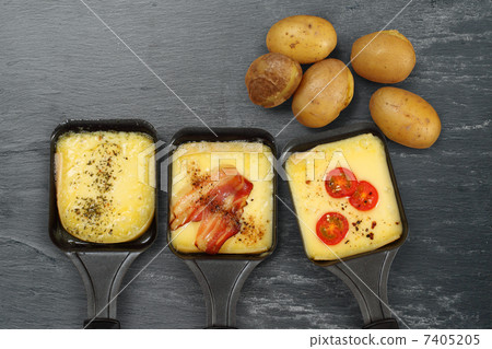 Raclette trays and potatoes Raclette trays and potatoes 7405205