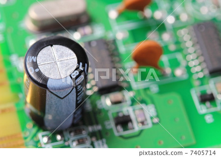 Printed circuit board capacitor 7405714