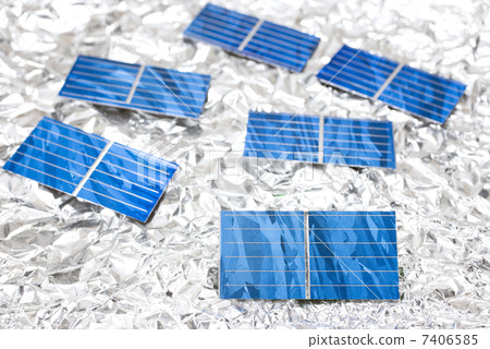 鋁箔上的矽電池 鋁箔上的矽電池 7406585