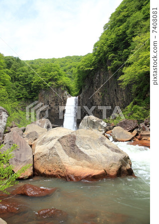 初夏Myoko Kogenhara的幼苗名字的瀑布 7408081