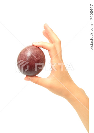 Passion fruit and women's hands 7408447