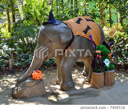 Statue of an elephant with Halloween decorations Statue of an elephant with Halloween decorations 7408516