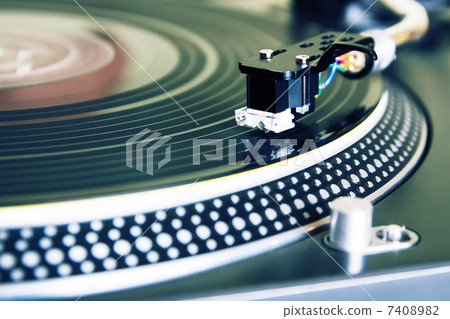 Turntable playing vinyl record 7408982