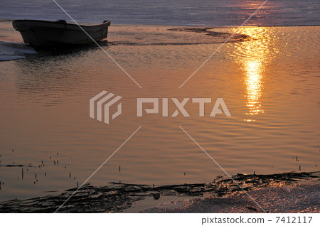 Ozenuma和船在黃昏 Ozenuma和船在黃昏 7412117