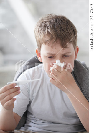 7412589