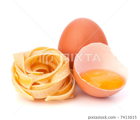 Italian egg pasta fettuccine nest 7413015