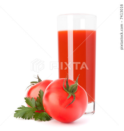 Tomato vegetable juice in glass 7413016