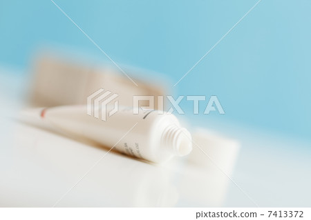cosmetic cream 7413372