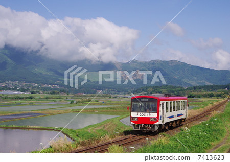 農村風景和鐵路在南阿蘇 農村風景和鐵路在南阿蘇 7413623