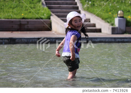 Child figure 7413926