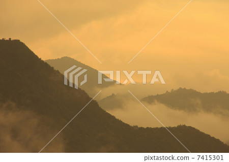 Misty mountain ranges Misty mountain ranges 7415301
