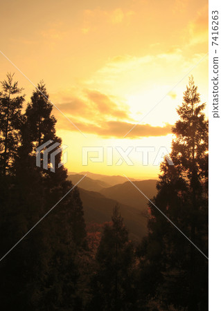 高野山和高野雪鬆的山脈 7416263