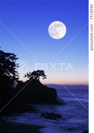 Keihin and the moon (synthetic) 7418040