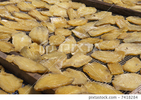Dried potato  7418284