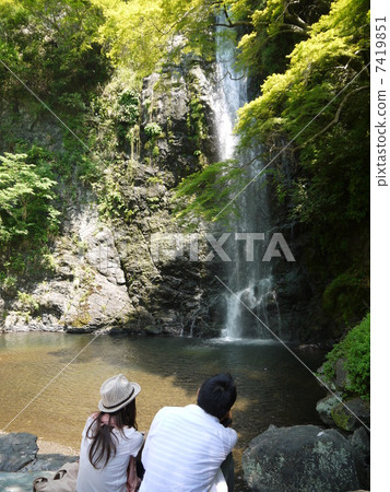 在美濃瀑布一對涼爽 在美濃瀑布一對涼爽 7419851
