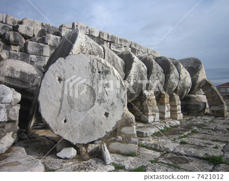 Didim ruins (Turkey) Didim ruins (Turkey) 7421012