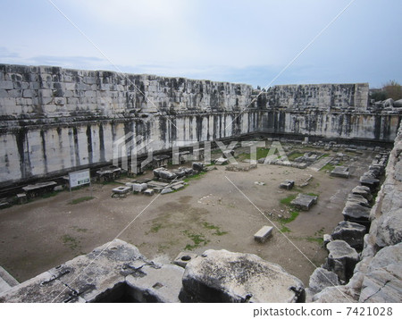 Didim ruins (Turkey) Didim ruins (Turkey) 7421028