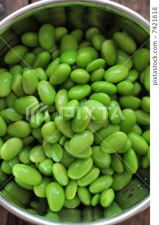 Peeled edamame beans in a stainless steel bowl. Edamame beans from Hokkaido. Peeled edamame beans in a stainless steel bowl. Edamame beans from Hokkaido. 7421618