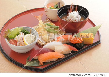 Assorted sushi 7422806