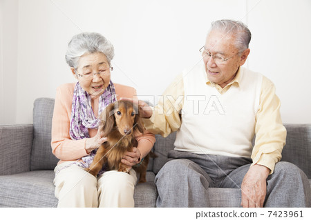 一對夫婦為狗自命不凡 7423961