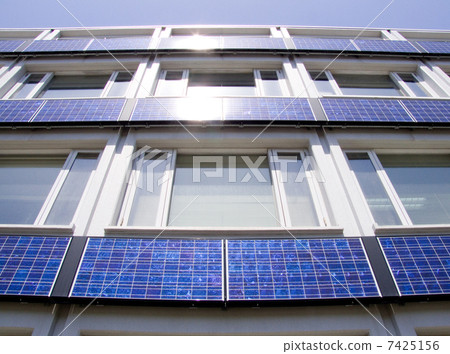 Wall-mounted solar power generation Wall-mounted solar power generation 7425156
