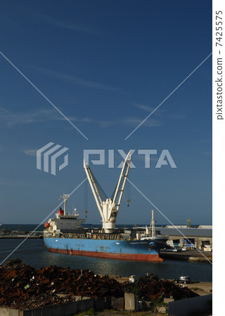 Crane ship with Japanese boom 7425575