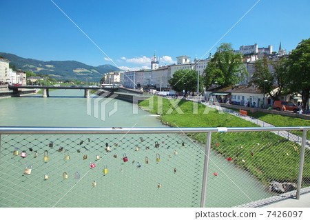 薩爾茨堡從薩爾察赫河上的馬卡特橋 7426097