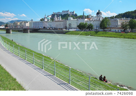 從薩爾茨堡新市鎮的看法 7426098