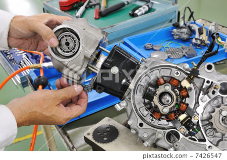 Maintenance of motorcycle engine 7426547